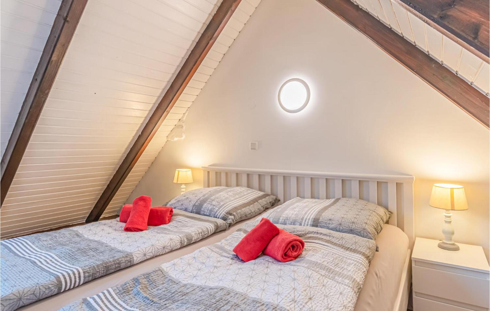 Cozy Apartment In Friedrichskoog With Kitchen Екстер'єр фото