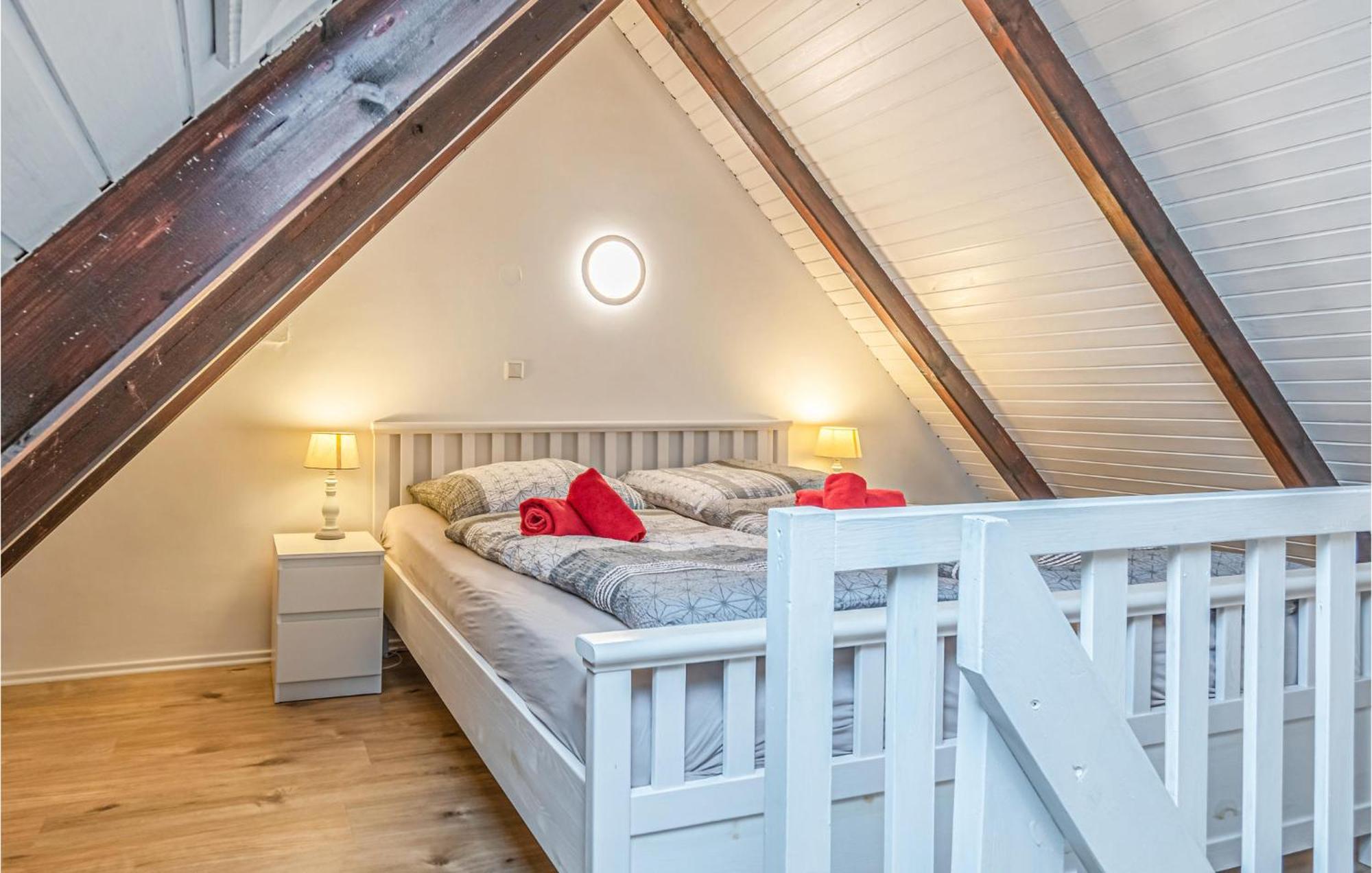 Cozy Apartment In Friedrichskoog With Kitchen Екстер'єр фото